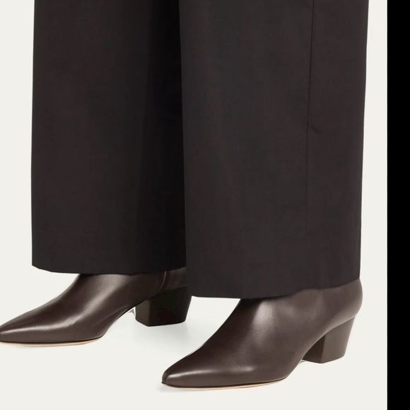 Manolo Blahnik Shoes - Manolo Blahnik
Agnetapla Leather Zip Ankle Boots